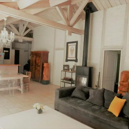 Villa De Plain-pied Avec Piscine Privee, Jardin Et 4 - Parfait Pour Familles! - Fr-1-379-104 Soustons