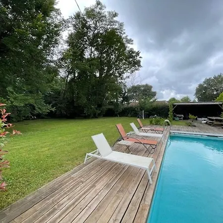 Villa De Plain-pied Avec Piscine Privee, Jardin Et 4 - Parfait Pour Familles! - Fr-1-379-104 Soustons